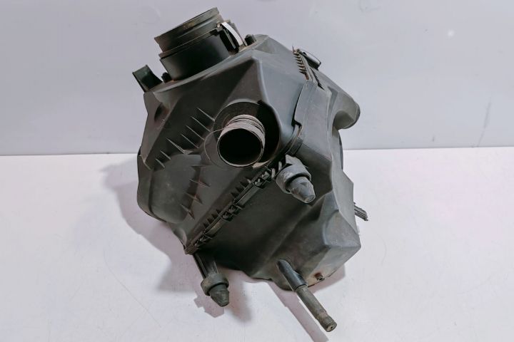 Carcasa filtru aer  2.4 benzina 4F0133835D Audi A6 4F/C6