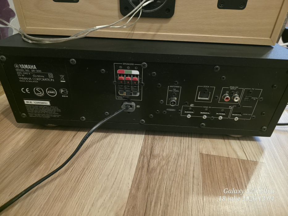 Yamaha SR-300 Receiver AV cu subwoofer integrat + 3 boxe JBL + telecomandă Logitech Harmony One (telecomanda gratuita)