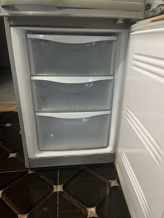 Продам Холодильник 35 000 тг