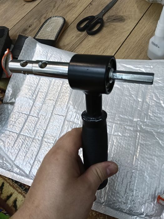 Ледобур в комплекте.