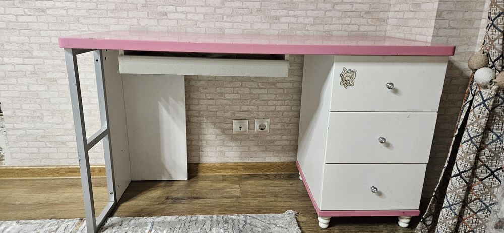 Стол для девочек