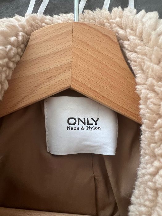 Дамско преходно палто