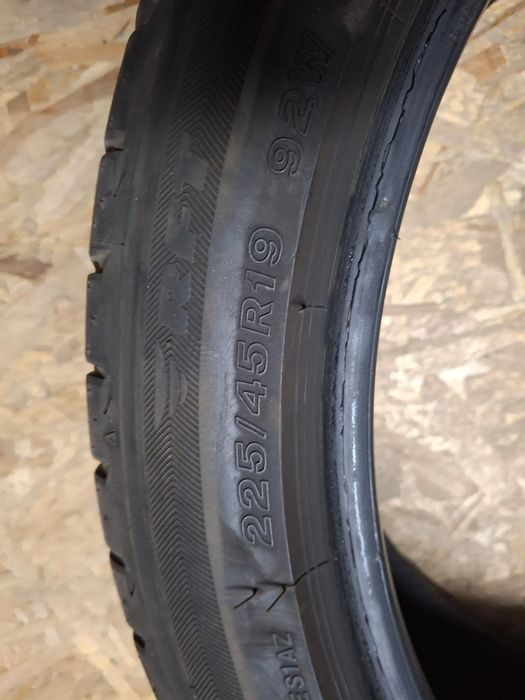 Anvelope Runflat Bridgestone pret pt toate 4 buc vara225/45//19