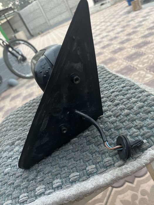 Продам правое зеркало е36.