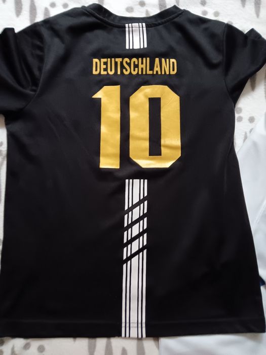 Vand lot tricouri marimea 134