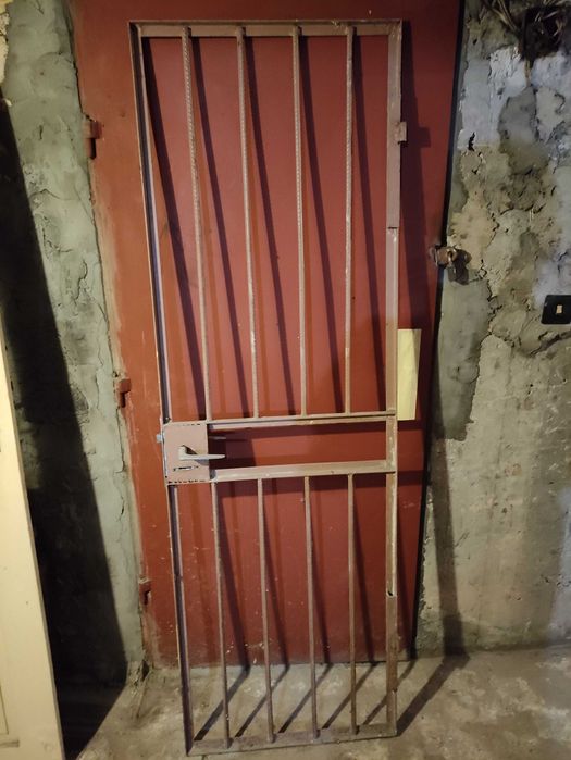 Продавам метална врата 190/60