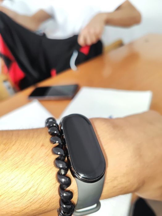 Продам часы MiBand 8