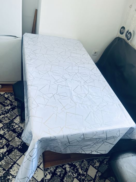 Кухонный стол 150×80 см в хорошем состоянии