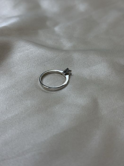 Золотое кольцо с бриллиантом