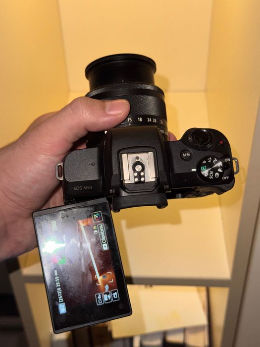Canon EOS M50 в хорошем состоянии