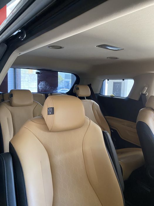 Kia Carnival.
