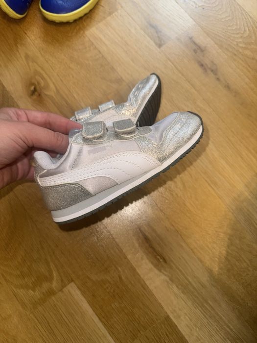 Детски маратонки и ботуши ! Розовите ботуши  са 24 номер, сините са 28