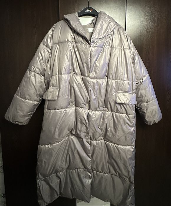 Geacă lungă de damă, design modern și rafinat