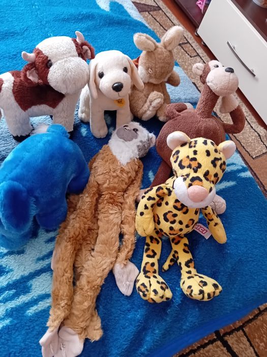 Vând jucării de pluș