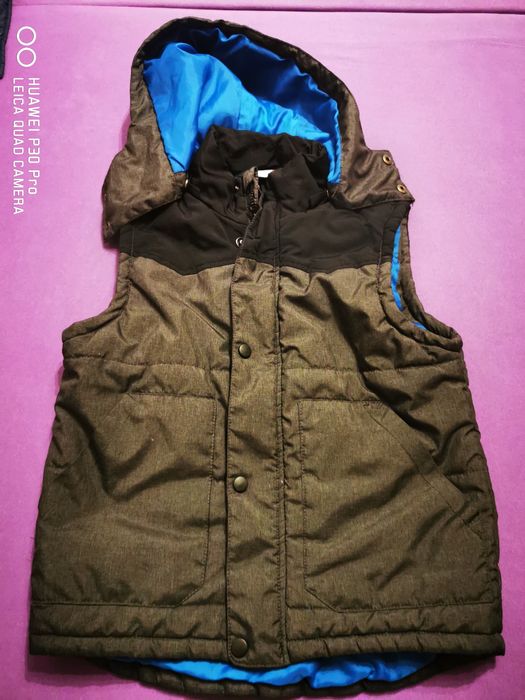 Детска грейка с качулка на фирмата Yigga, размер 146-152, почти нова.