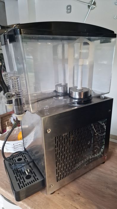 Двоен диспенсър за студени мапитки