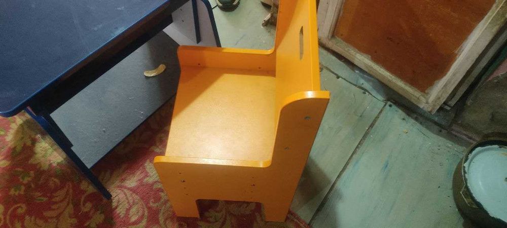 Продается парта детская.