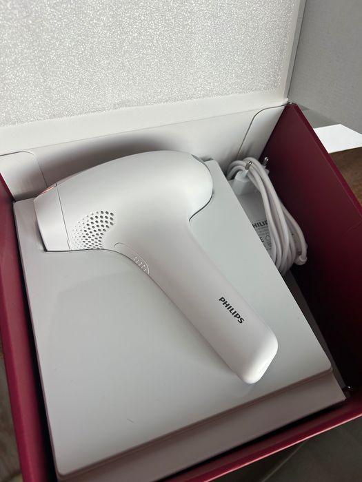 Фотоепилатор Phillips Lumea IPL Hair Removal 7000