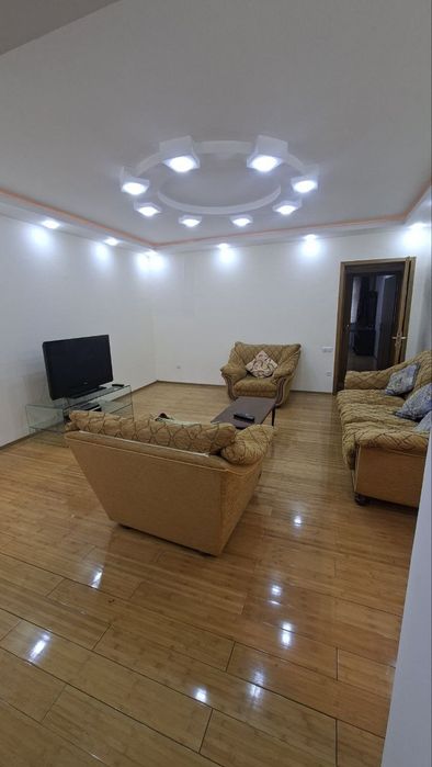 Дархан метро 3/7/9 77м2