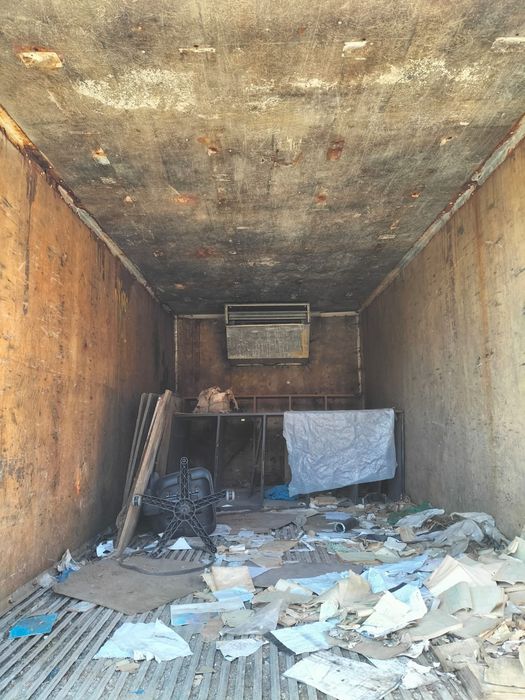 Container dimensiuni: Exterior 5500 x 2450
Interior 5000 x 2050