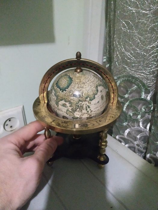 Продам винтажный стиль глобус, латунь + металл