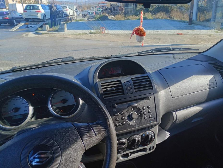 Продавам сузуки игнис 2005 год 73kW 4x4 5 врати