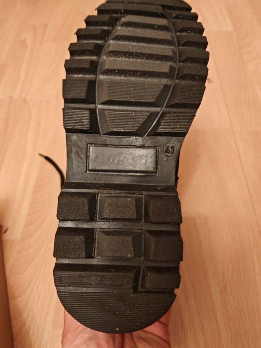 Здравейте продавам зимни обувки.