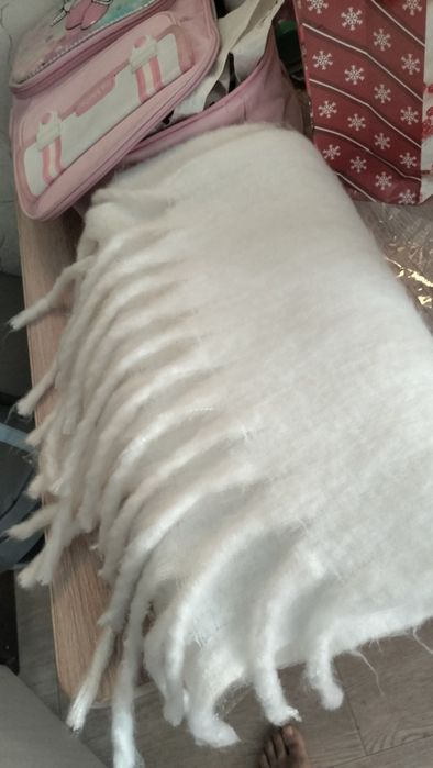 Продам новый белый шарф