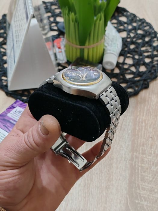 Продавам мъжки ръчен часовник Vacheron Constantin. Часовникът е със ст