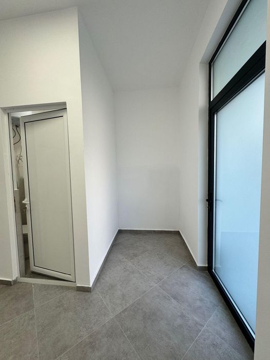 Дава се под наем Офис в Пловдив, Тракия - 55 кв.м за 867 € - Снимка #3