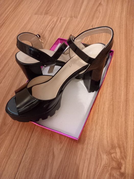 Pantofi si sandale ocazie