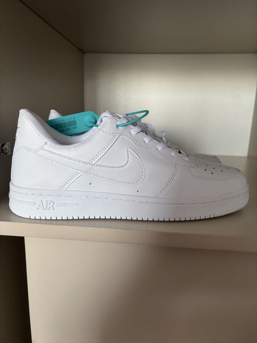 Кроссовки беоые