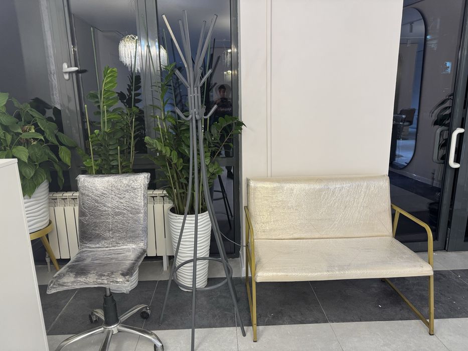 Продам шкаф вешалка сидушка для офис