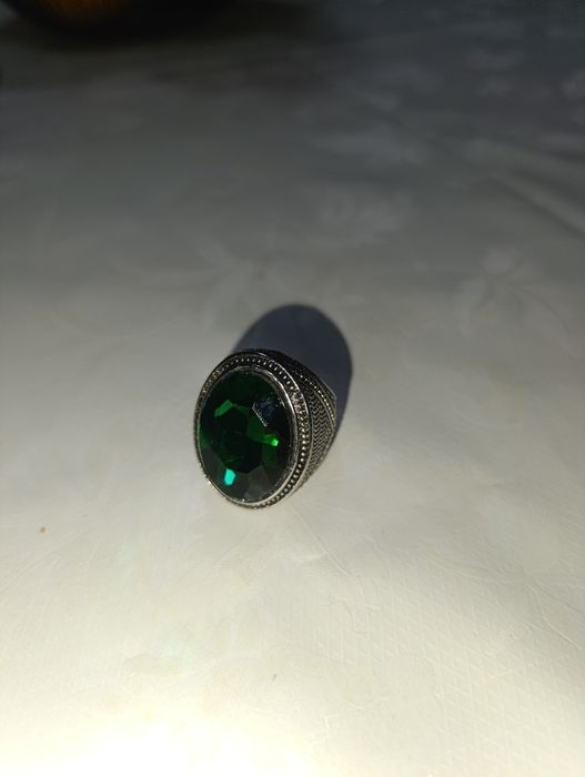Кольцо-печатка с камнем