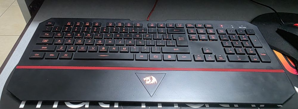 Tastatura iluminata Redragon