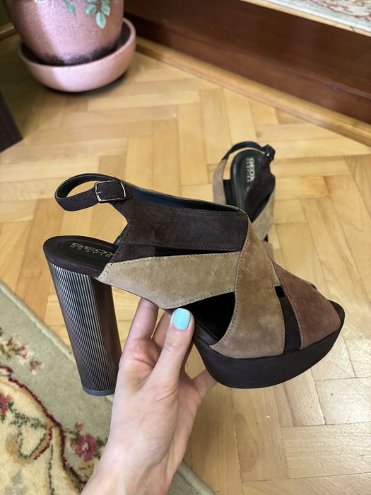 Sandale cu toc din piele intoarsa Geox