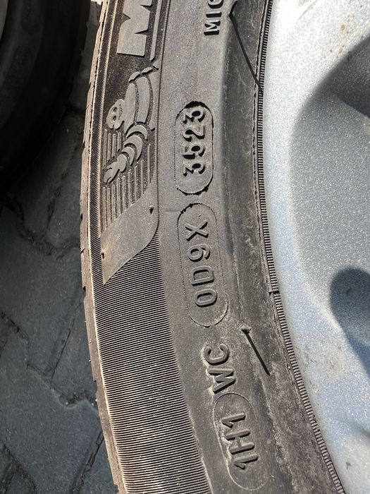 Джанти Ford с гуми Michelin