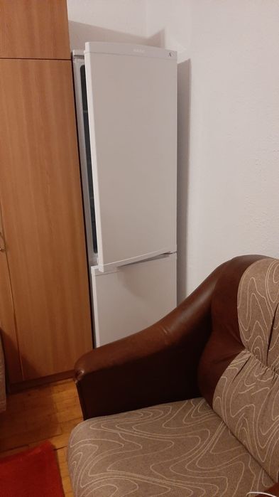 Dau în chirie garsonieră