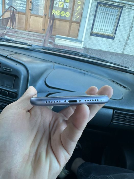 Продам айфон 11