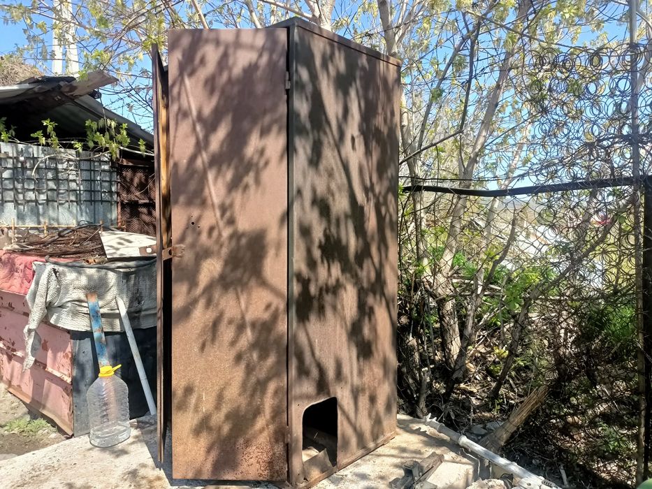 Продам железный шкаф