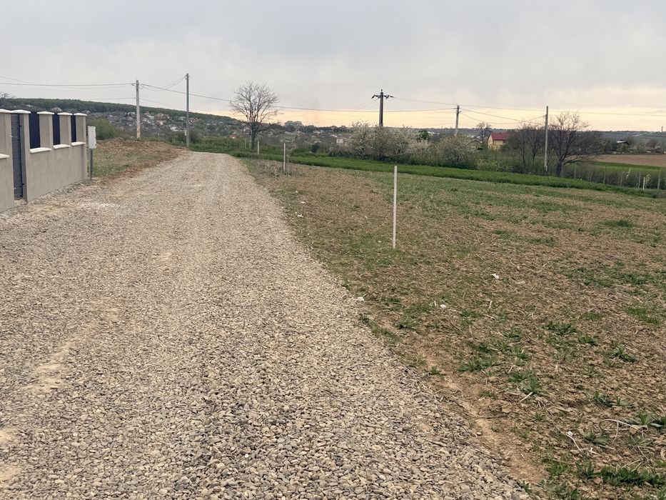 Loturi de teren 800-900 mp Gaz-apa-curent M Doamnei
