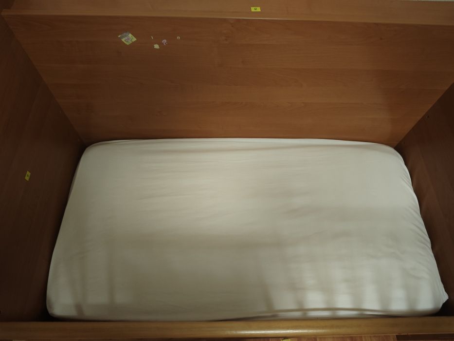 Бебешко  дървено легло