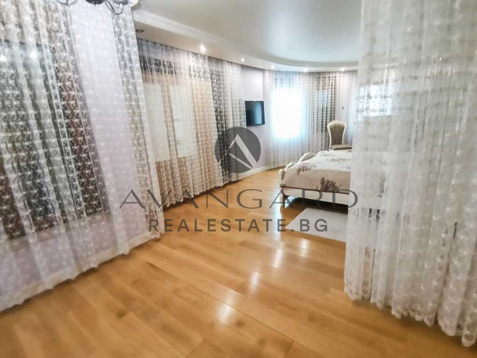 оф.11026 Многостаен с Паркомясто Герджика