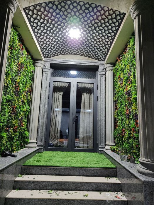 Suniy gazon chim zabor fetostina