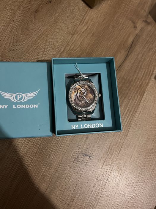 Ceas de femeie nou cu eticheta