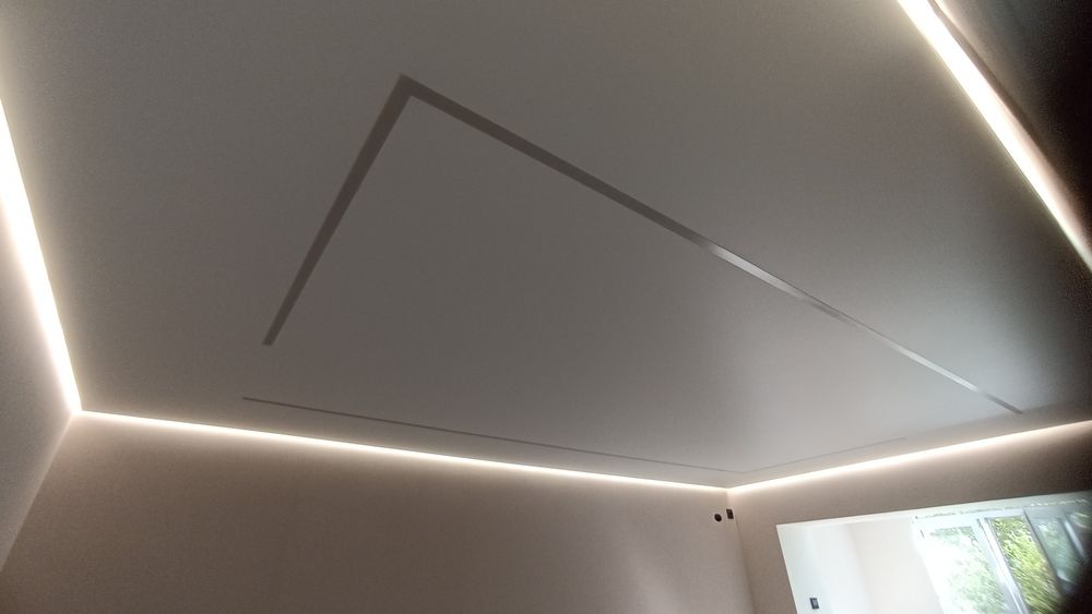 Натяжные потолки от 1300.