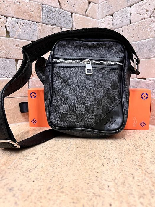 Мъжки чанти през рамо.