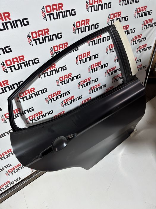 Задний правый дверь Camry 80