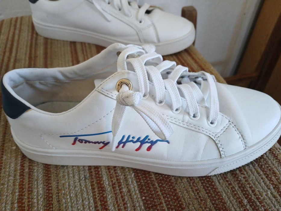 Маратонки Under Armour и Tommy Hilfiger