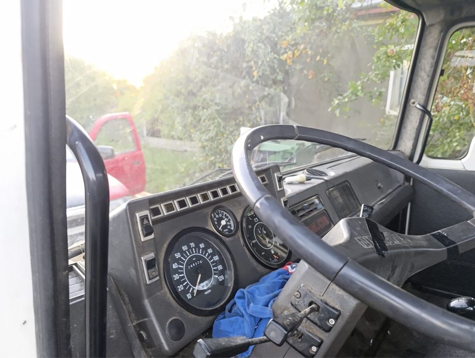 Camioneta Nisan L35 motor Iveco basculabila an 91